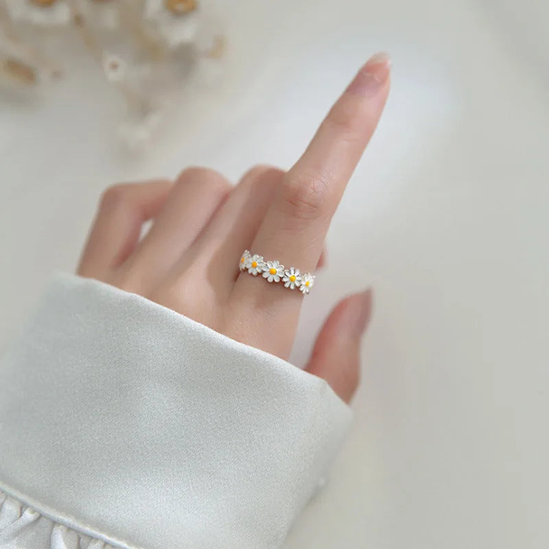 Blooming Daisy Adjustable Ring